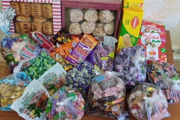 Дедушки Морозы из Кобрина исполнили долгожданные новогодние желания ребятишек приюта в агрогородке Оса Дедушки Морозы из Кобрина исполнили долгожданные новогодние желания ребятишек приюта в агрогородке Оса