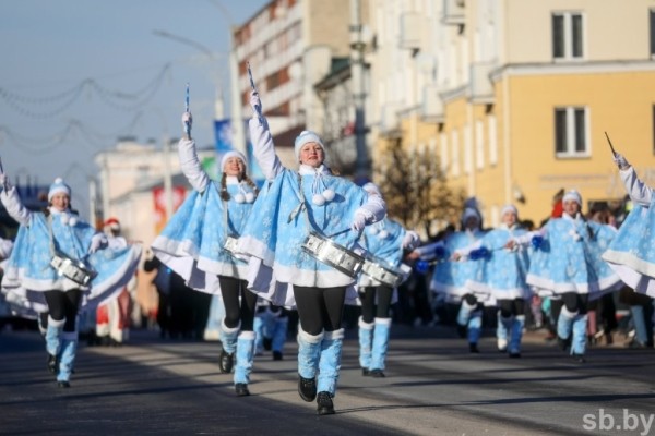 Большой фоторепортаж: брестский Рождественский парад