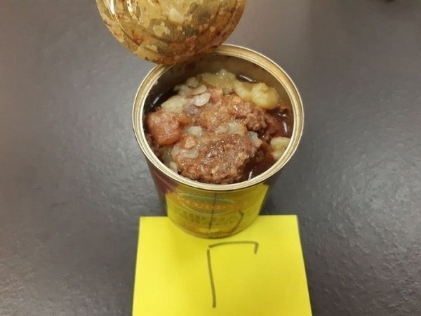 Сколько мяса в белорусской тушенке? Показываем, что внутри банок от трех производителей продукта