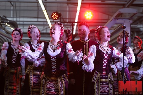 Все начинается с любви. В ОАО «Камволь» выступили звезды белорусской эстрады Все начинается с любви. В ОАО «Камволь» выступили звезды белорусской эстрады