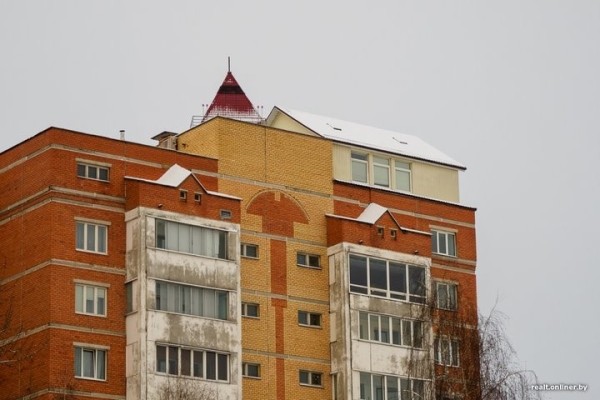 «Хотели снести, но все еще стоит». Как поживает коттедж на крыше минской многоэтажки «Хотели снести, но все еще стоит». Как поживает коттедж на крыше минской многоэтажки