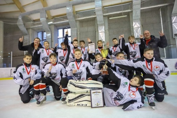 Команда Октябрьского района выиграла городской турнир «Золотая шайба»