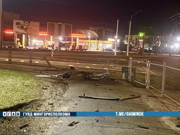 Нетрезвый автомобилист снес ограждение и вылетел с дороги на ул. Академической