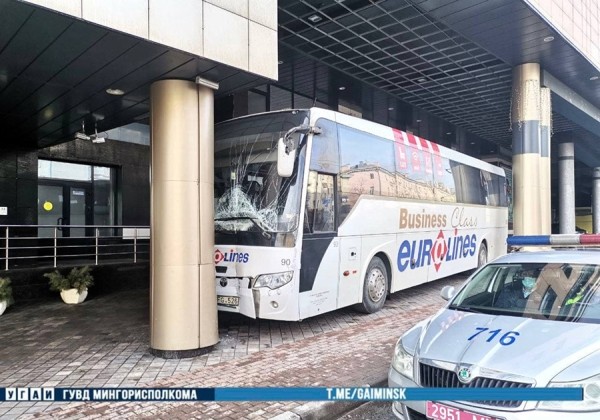 Пассажирский автобус врезался в здание минского автовокзала «Центральный»