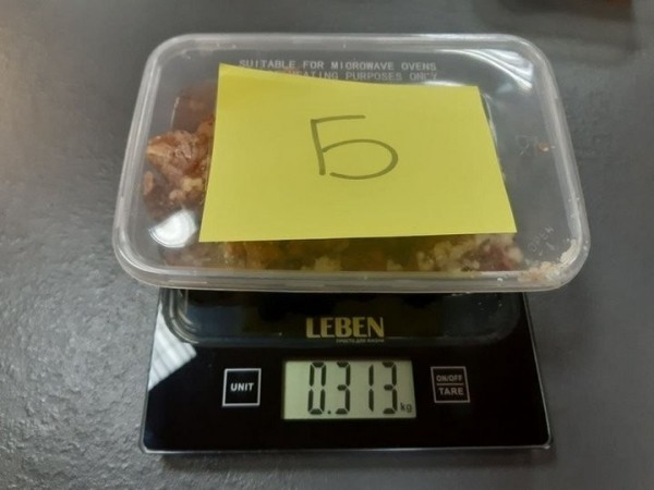 Сколько мяса в белорусской тушенке? Показываем, что внутри банок от трех производителей продукта