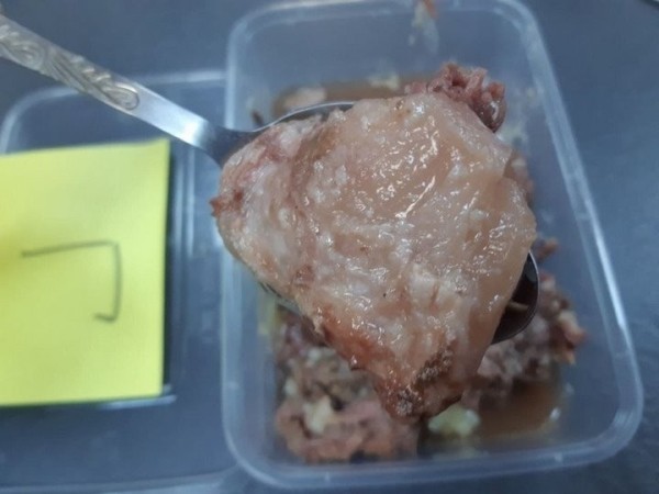 Сколько мяса в белорусской тушенке? Показываем, что внутри банок от трех производителей продукта