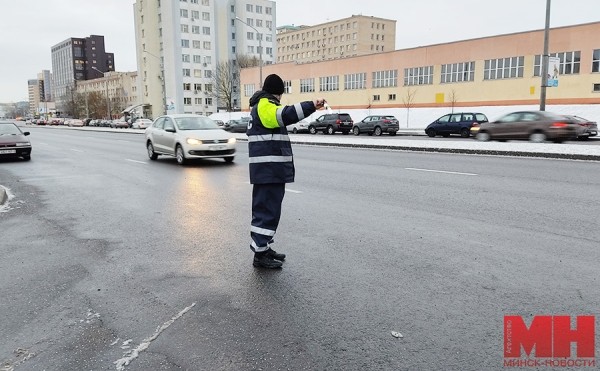 В 1-м пер. Менделеева нетрезвый водитель Ford врезался в припаркованный BMW