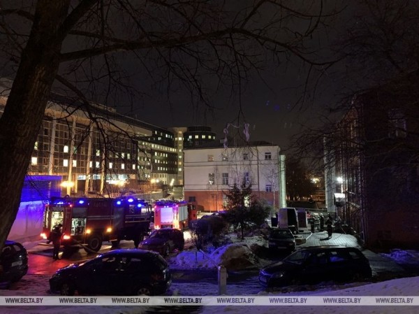 Микроавтобус горел на ул. Энгельса вечером 10 февраля