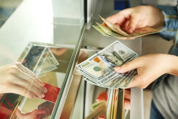 Физлица в Беларуси в январе продали валюты на 30,4 млн долларов больше, чем купили Физлица в Беларуси в январе продали валюты на 30,4 млн долларов больше, чем купили