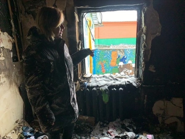 Тройная беда: женщина осталась без дома и мужа с больным малышом на руках Тройная беда: женщина осталась без дома и мужа с больным малышом на руках