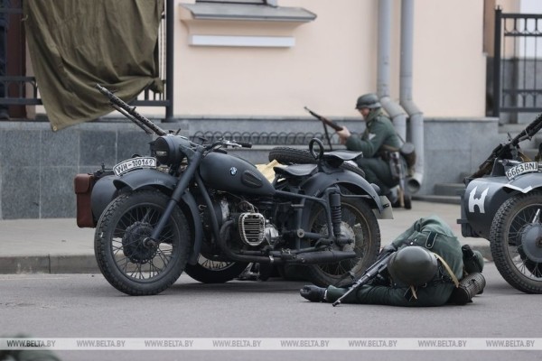 В Бресте реконструировали оборону ж/д вокзала и открыли мемориальную доску В Бресте реконструировали оборону ж/д вокзала и открыли мемориальную доску
