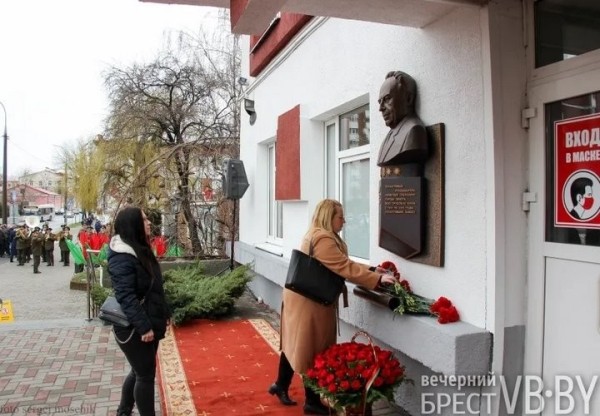 В Бресте открыли мемориальную доску Михаилу Иоффе. На очереди – улица его имени В Бресте открыли мемориальную доску Михаилу Иоффе. На очереди – улица его имени