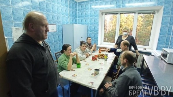 Директор дома-интерната в Волках Николай Шульган: «У нас закрытое учреждение, но мы стараемся быть открытыми» Директор дома-интерната в Волках Николай Шульган: «У нас закрытое учреждение, но мы стараемся быть открытыми»