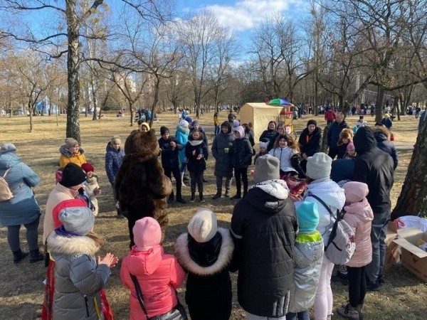 В Бресте на трёх городских площадках проходят традиционные масленичные гуляния