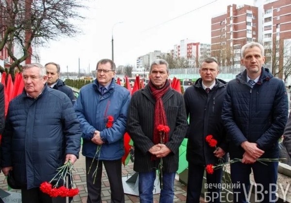 В Бресте открыли мемориальную доску Михаилу Иоффе. На очереди – улица его имени В Бресте открыли мемориальную доску Михаилу Иоффе. На очереди – улица его имени