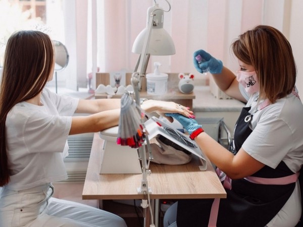 Они цены не поднимают, а дарят скидки! Студия маникюра «GANINA.NAILS» и магазин ногтевого сервиса «PTICA NAIL SHOP» в центре Бреста