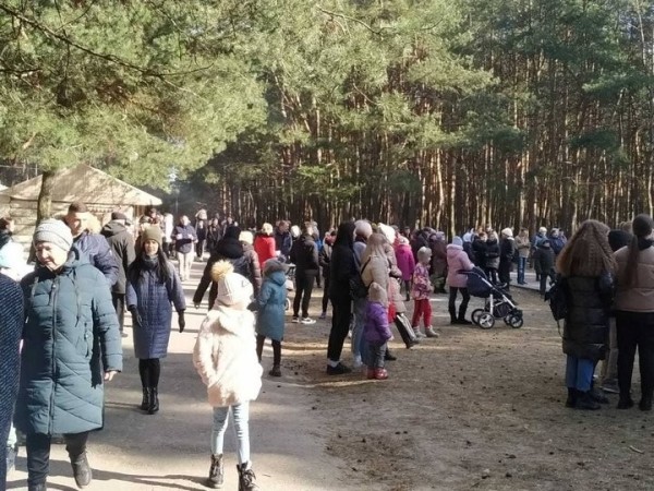 В Бресте на трёх городских площадках проходят традиционные масленичные гуляния