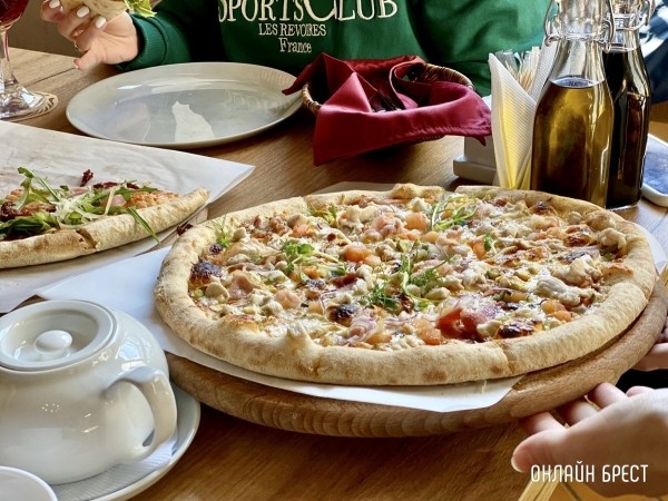 Весенний праздник 8 марта со вкусом итальянских блюд из помпейской печи. Пиццерия «Mozzarella» приглашает брестчан отпраздновать вместе Весенний праздник 8 марта со вкусом итальянских блюд из помпейской печи. Пиццерия «Mozzarella» приглашает брестчан отпраздновать вместе