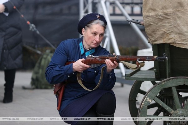 В Бресте реконструировали оборону ж/д вокзала и открыли мемориальную доску В Бресте реконструировали оборону ж/д вокзала и открыли мемориальную доску
