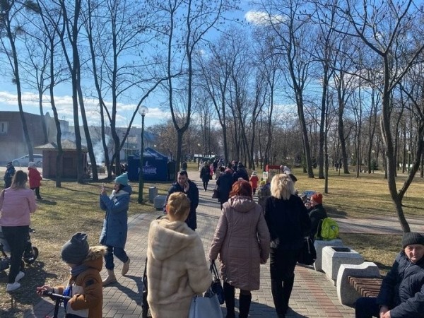 В Бресте на трёх городских площадках проходят традиционные масленичные гуляния