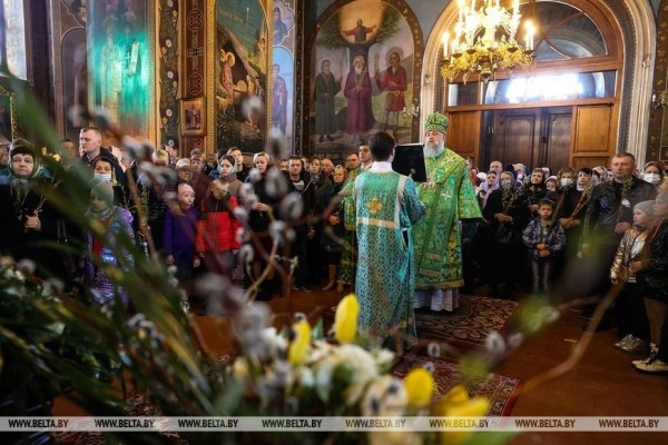 Православные верующие празднуют Вербное воскресенье