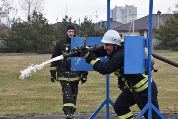 В Бресте прошел чемпионат по многоборью спасателей «Сильнейший пожарный-спасатель» В Бресте прошел чемпионат по многоборью спасателей «Сильнейший пожарный-спасатель»