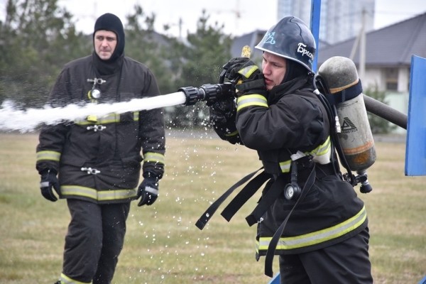 В Бресте прошел чемпионат по многоборью спасателей «Сильнейший пожарный-спасатель» В Бресте прошел чемпионат по многоборью спасателей «Сильнейший пожарный-спасатель»