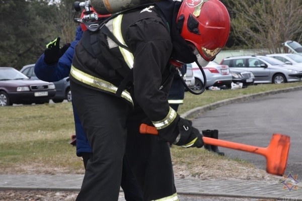 В Бресте прошел чемпионат по многоборью спасателей «Сильнейший пожарный-спасатель» В Бресте прошел чемпионат по многоборью спасателей «Сильнейший пожарный-спасатель»