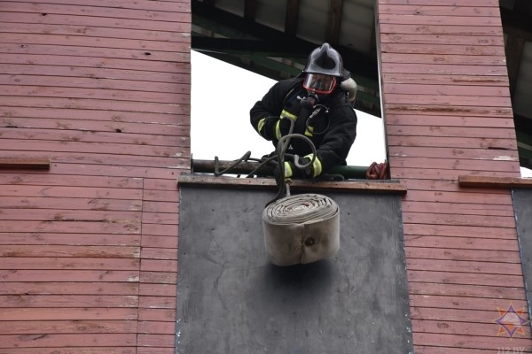 В Бресте прошел чемпионат по многоборью спасателей «Сильнейший пожарный-спасатель» В Бресте прошел чемпионат по многоборью спасателей «Сильнейший пожарный-спасатель»