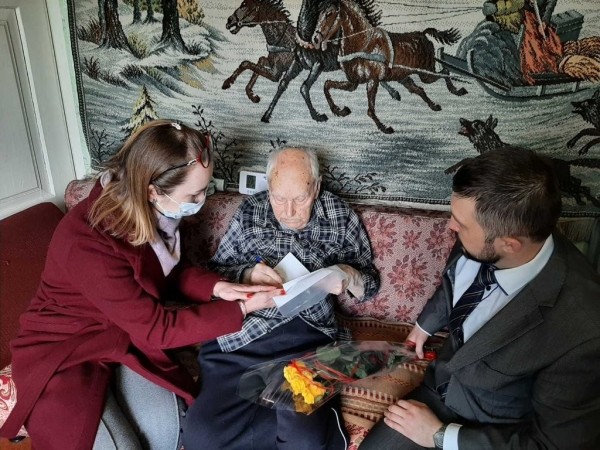 В Бресте начались выплаты материальной помощи к 77-летию Победы В Бресте начались выплаты материальной помощи к 77-летию Победы