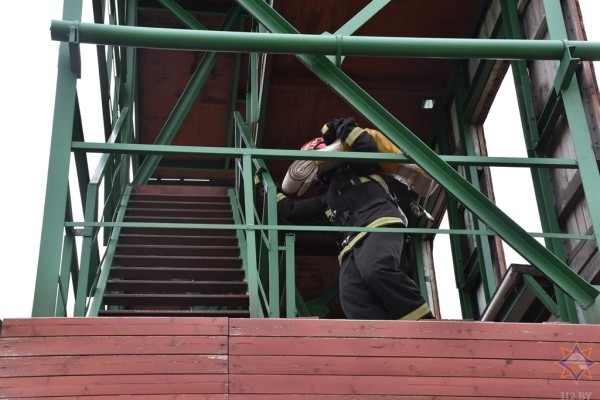 В Бресте прошел чемпионат по многоборью спасателей «Сильнейший пожарный-спасатель» В Бресте прошел чемпионат по многоборью спасателей «Сильнейший пожарный-спасатель»