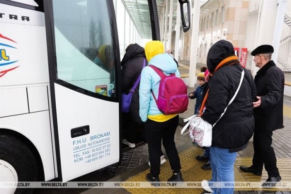 Лишь с четвертой попытки вырвались из Мариуполя: три украинские семьи встретили в Бресте Лишь с четвертой попытки вырвались из Мариуполя: три украинские семьи встретили в Бресте