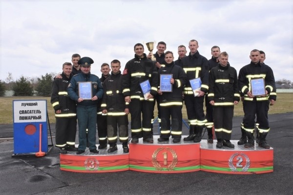 В Бресте прошел чемпионат по многоборью спасателей «Сильнейший пожарный-спасатель» В Бресте прошел чемпионат по многоборью спасателей «Сильнейший пожарный-спасатель»