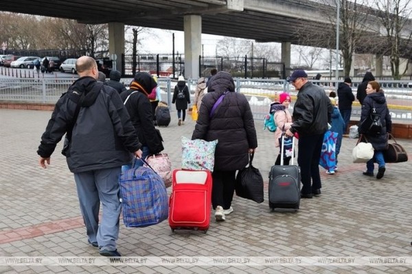 Лишь с четвертой попытки вырвались из Мариуполя: три украинские семьи встретили в Бресте Лишь с четвертой попытки вырвались из Мариуполя: три украинские семьи встретили в Бресте