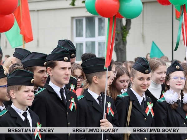 В Бресте прошли торжественные мероприятия, приуроченные ко Дню Государственного герба и флага Беларуси В Бресте прошли торжественные мероприятия, приуроченные ко Дню Государственного герба и флага Беларуси