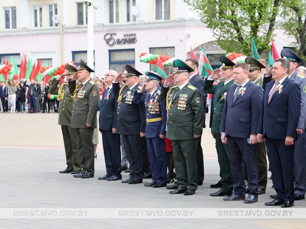 В Бресте прошли торжественные мероприятия, приуроченные ко Дню Государственного герба и флага Беларуси В Бресте прошли торжественные мероприятия, приуроченные ко Дню Государственного герба и флага Беларуси