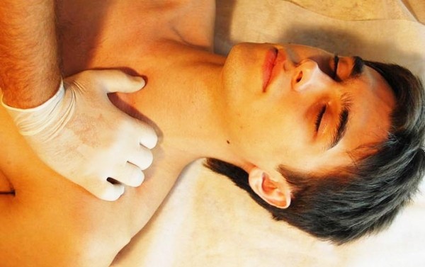 
        Первая помощь при острой кровопотере и травматическом шоке			    