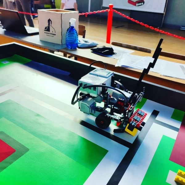 Лучшие робототехники собрались в Пинске Лучшие робототехники собрались в Пинске