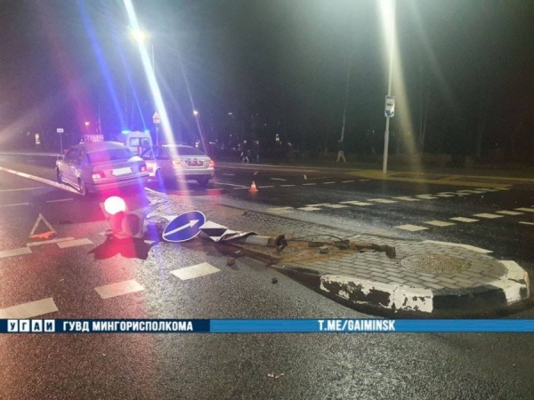 Нетрезвый водитель снес светофор в Первомайском районе. Пострадала пешеход