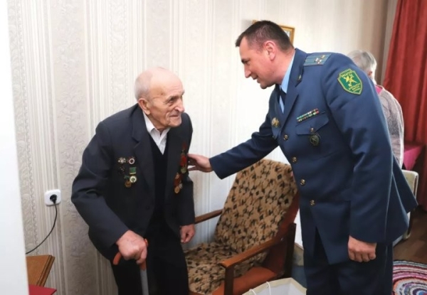 95-летие отпраздновал ветеран Великой Отечественной войны, служивший в Брестской таможне 95-летие отпраздновал ветеран Великой Отечественной войны, служивший в Брестской таможне