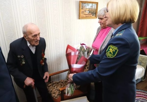 95-летие отпраздновал ветеран Великой Отечественной войны, служивший в Брестской таможне 95-летие отпраздновал ветеран Великой Отечественной войны, служивший в Брестской таможне