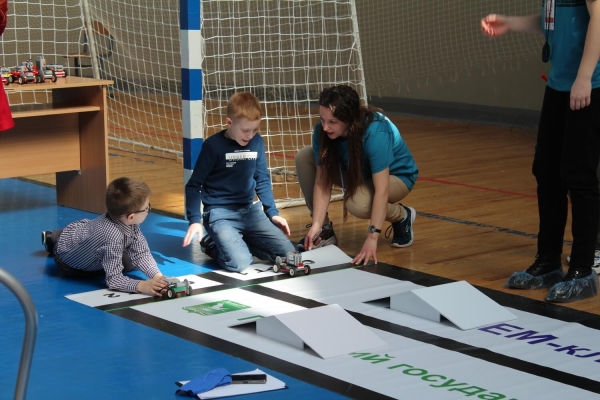 Лучшие робототехники собрались в Пинске Лучшие робототехники собрались в Пинске