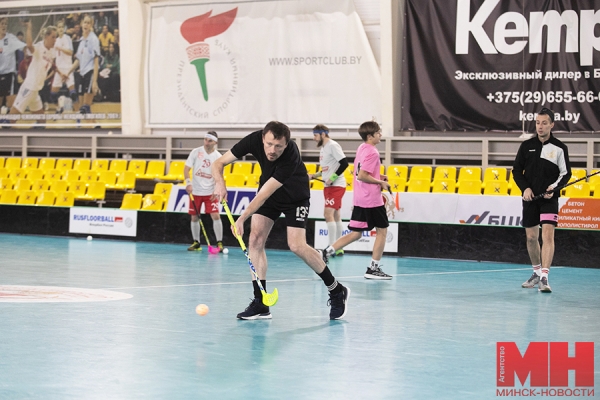 Здесь важно запастись терпением. Что такое флорбол, и где в Минске можно научиться в него играть Здесь важно запастись терпением. Что такое флорбол, и где в Минске можно научиться в него играть