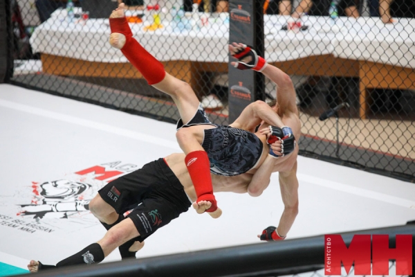 Около 40 бойцов и множество зрителей: в ТЦ «Столица» прошел чемпионат страны по ММА