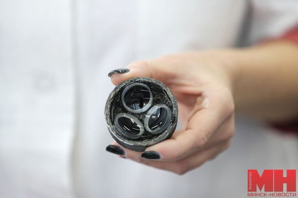 «Детали нам приносят разные, их десятки». Полировщик оптических линз — о тонкостях работы