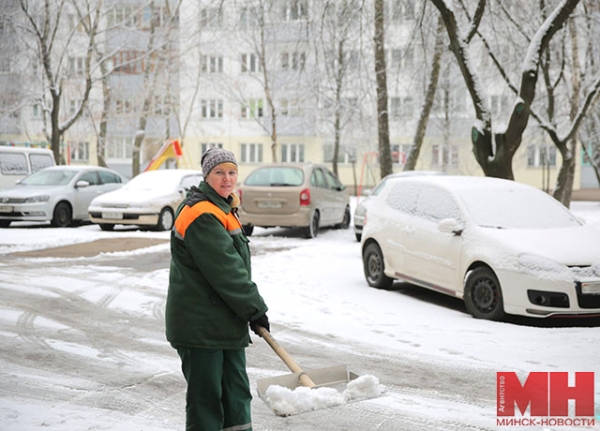 МГЖХ: с раннего утра более 1 400 работников жилищных служб убирают снег и наледь во дворах МГЖХ: с раннего утра более 1 400 работников жилищных служб убирают снег и наледь во дворах
