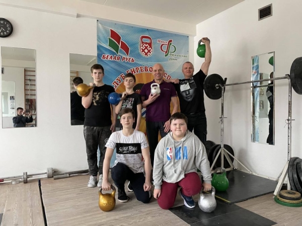 Сергей Заславский и Вячеслав Хоронеко накануне 23 февраля провели занятие для детей