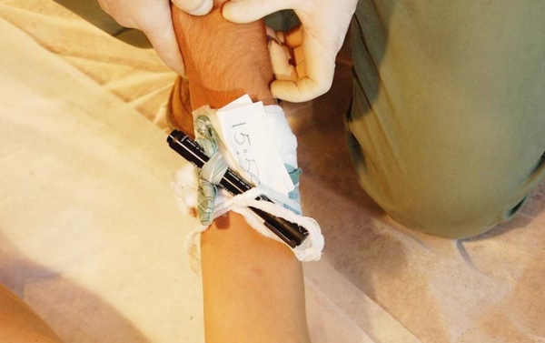 
			Первая помощь при острой кровопотере и травматическом шоке		