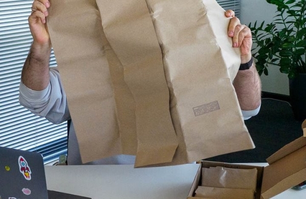 Пинские отправители «бумага вместо iPhone» заставляют забрать коробку и обещают отчитать «Белпочту» за дезинформацию. Что делать? Пинские отправители «бумага вместо iPhone» заставляют забрать коробку и обещают отчитать «Белпочту» за дезинформацию. Что делать?