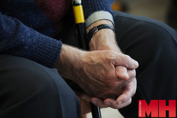 «Уже 9 лет живу один». История пенсионера, который передал квартиру государству в обмен на уход и заботу